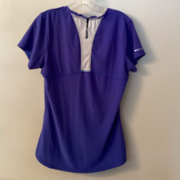 UNDER ARMOUR MEDIUM COLD BLACK HEAT GEAR SCOOP NECK SHORT SLEEVE BLUE SHIRT - Picture 2 of 5